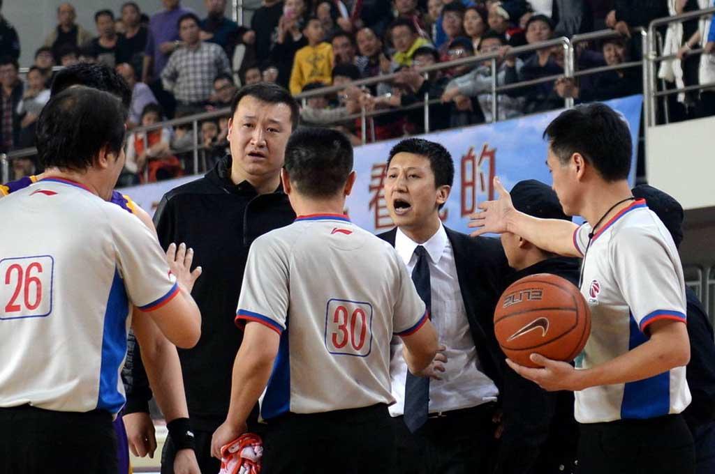 NBA裁判争议不断，篮协将出台新规约规范裁判行为