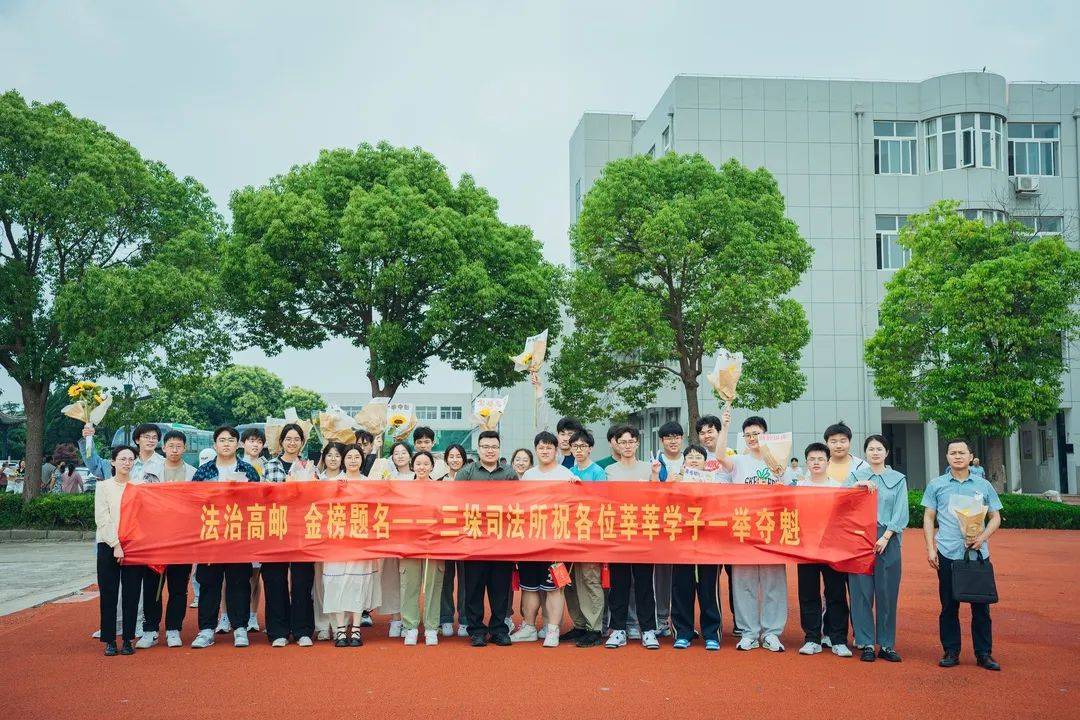 江苏女篮气吞山河，一举夺魁