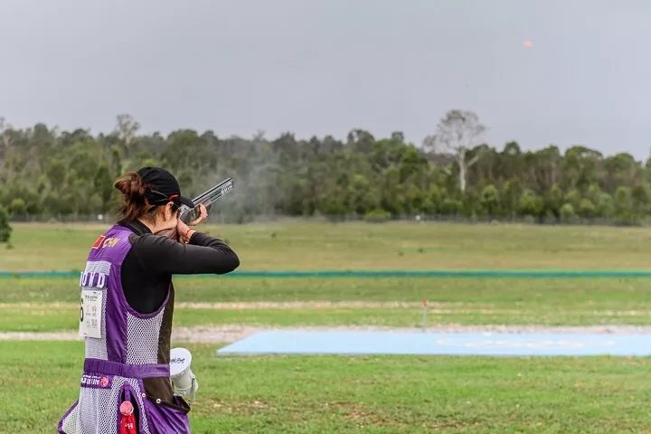 英国国家队在射击比赛中斩获金牌，速度惊人