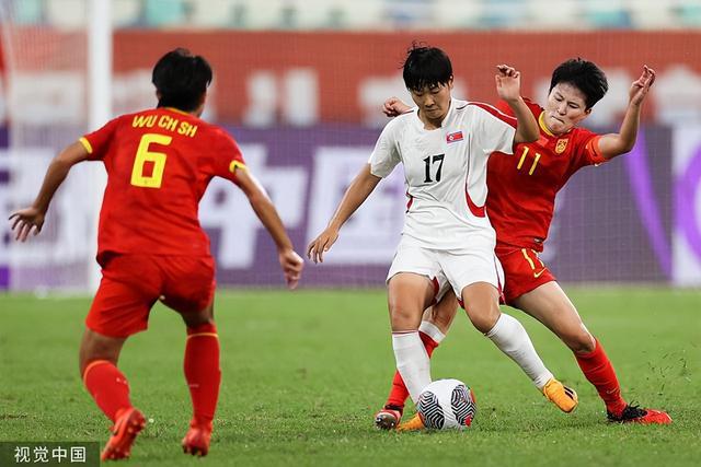 中国女足积极备战，取得开门红在女足比赛中锋芒毕露