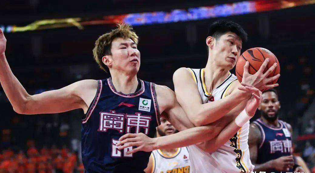 火箭队季后赛表现不佳，球迷呼吁改变战术？